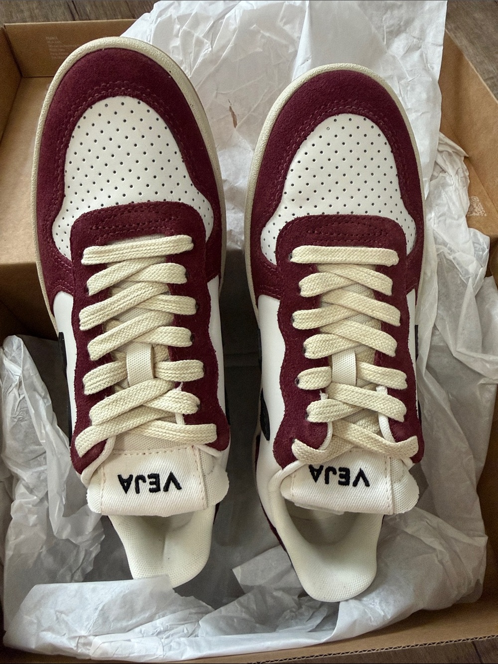 Veja Women’s Low-Top Sneakers V10 in Burgundy and Cream size 5/5.5, 36